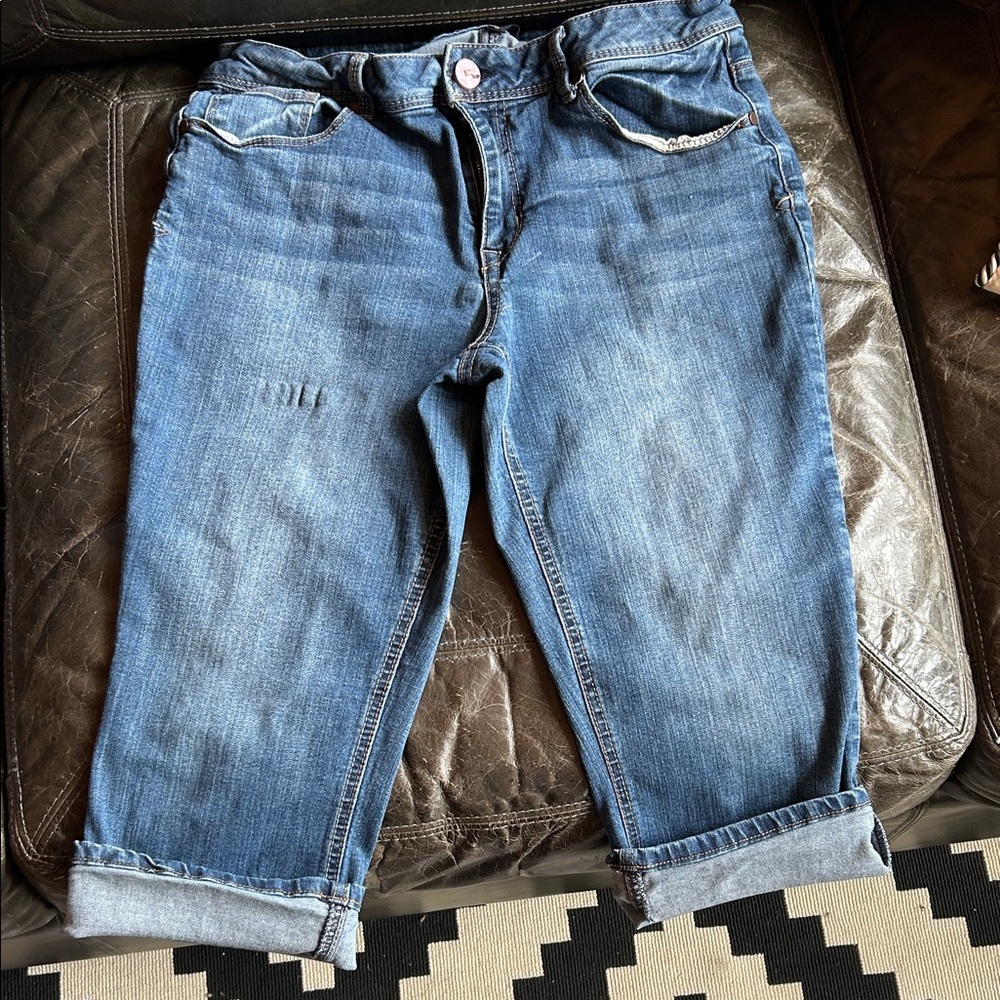 1822 Denim Boyfriend Demin Capri Shorts in Classic Blue - Picture 2 of 7